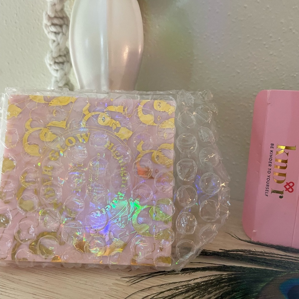 KNDR Highlighter pallet New in Box - Picture 4 of 6